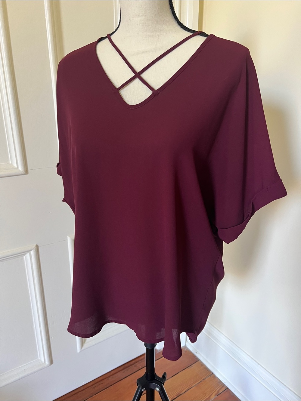 LUSH X-neck short sleeve blouse | size M